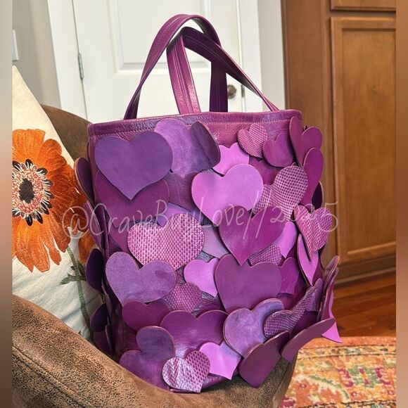 MARC JACOBS ITALY BIG HEART FUCHSIA LEATHER CUTOUT BAG C383189 EUC TAGS $1895 - Picture 8 of 17